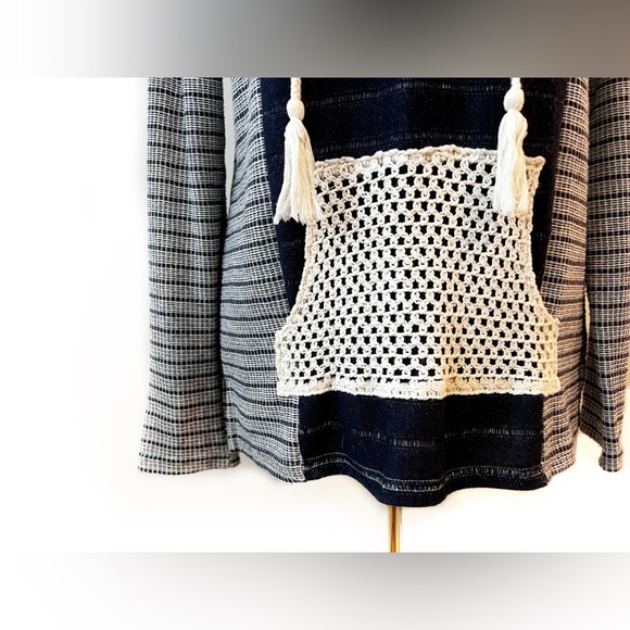 Hem & Thread blue and beige crotchet pocket hoodie sweater women’s size small - Picture 10 of 11